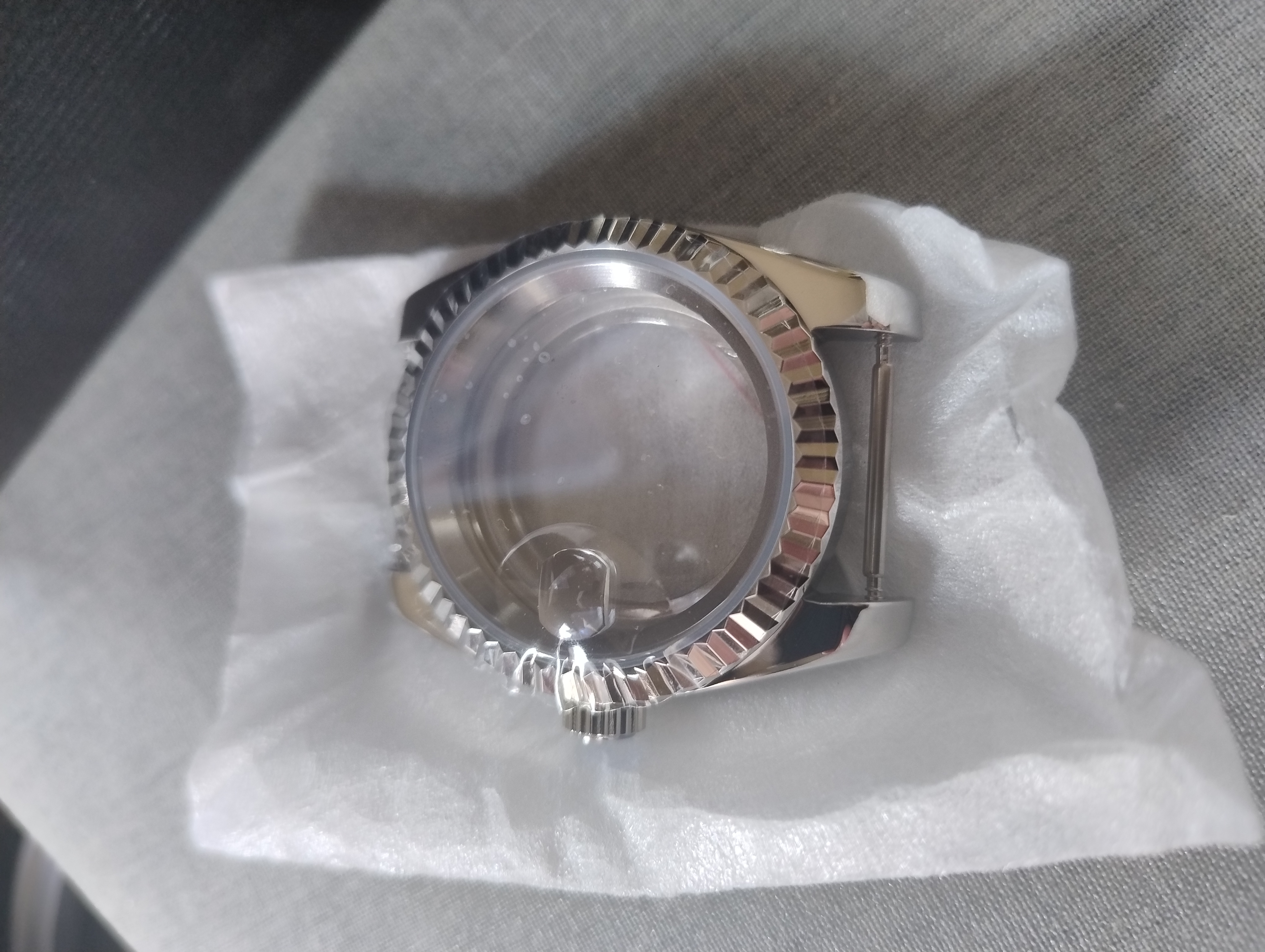 Crest Watch