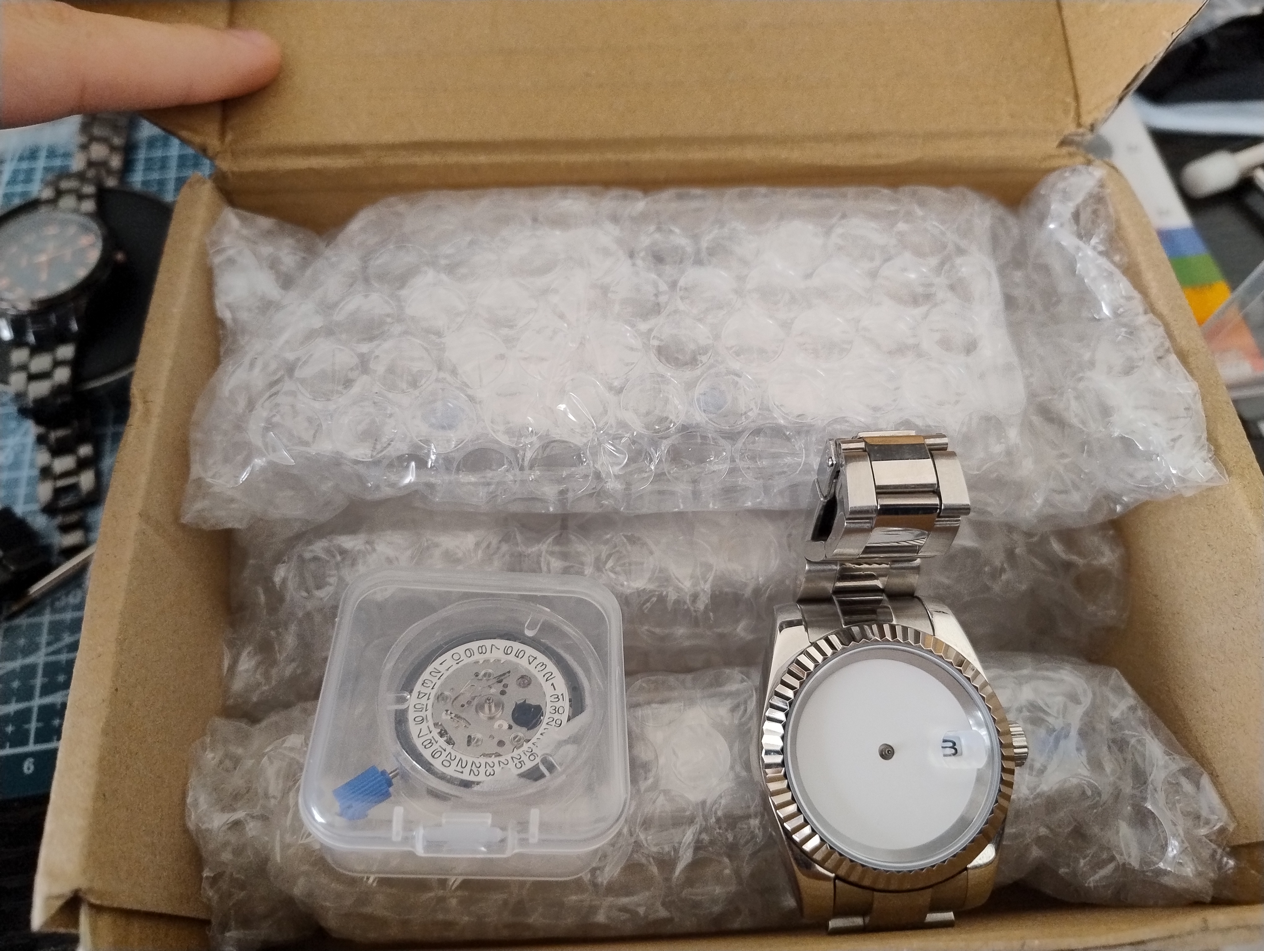 Crest Watch