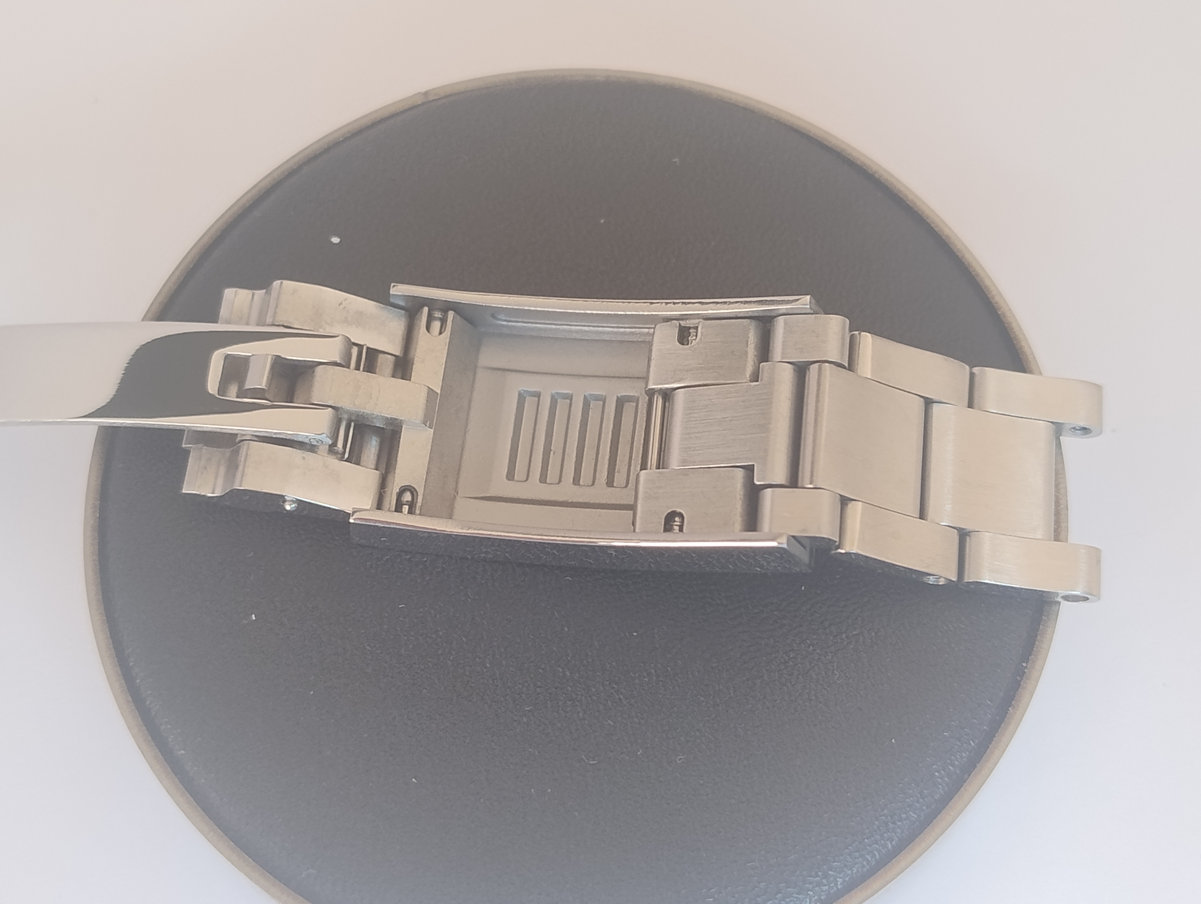 Crest Watch