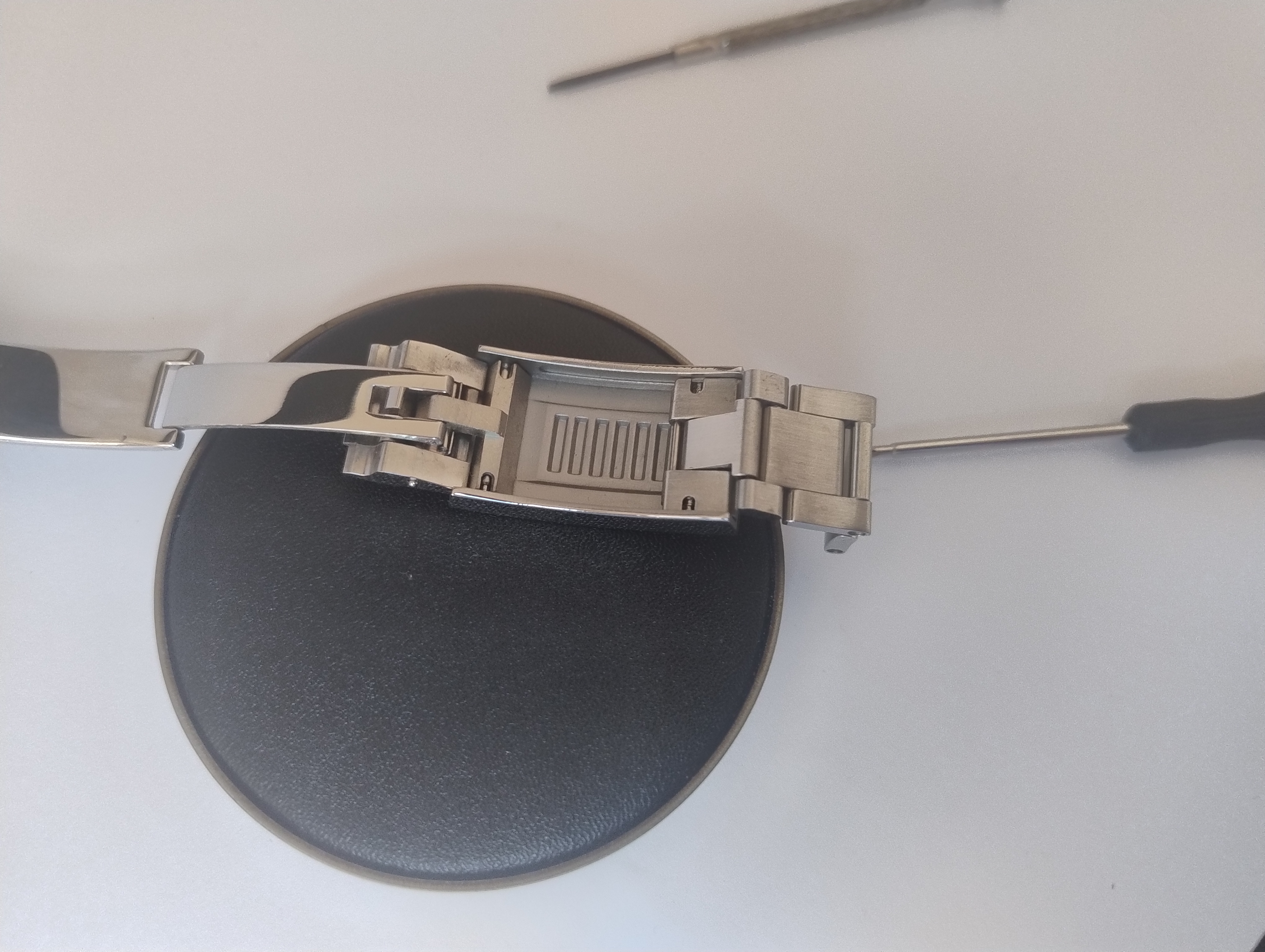 Crest Watch