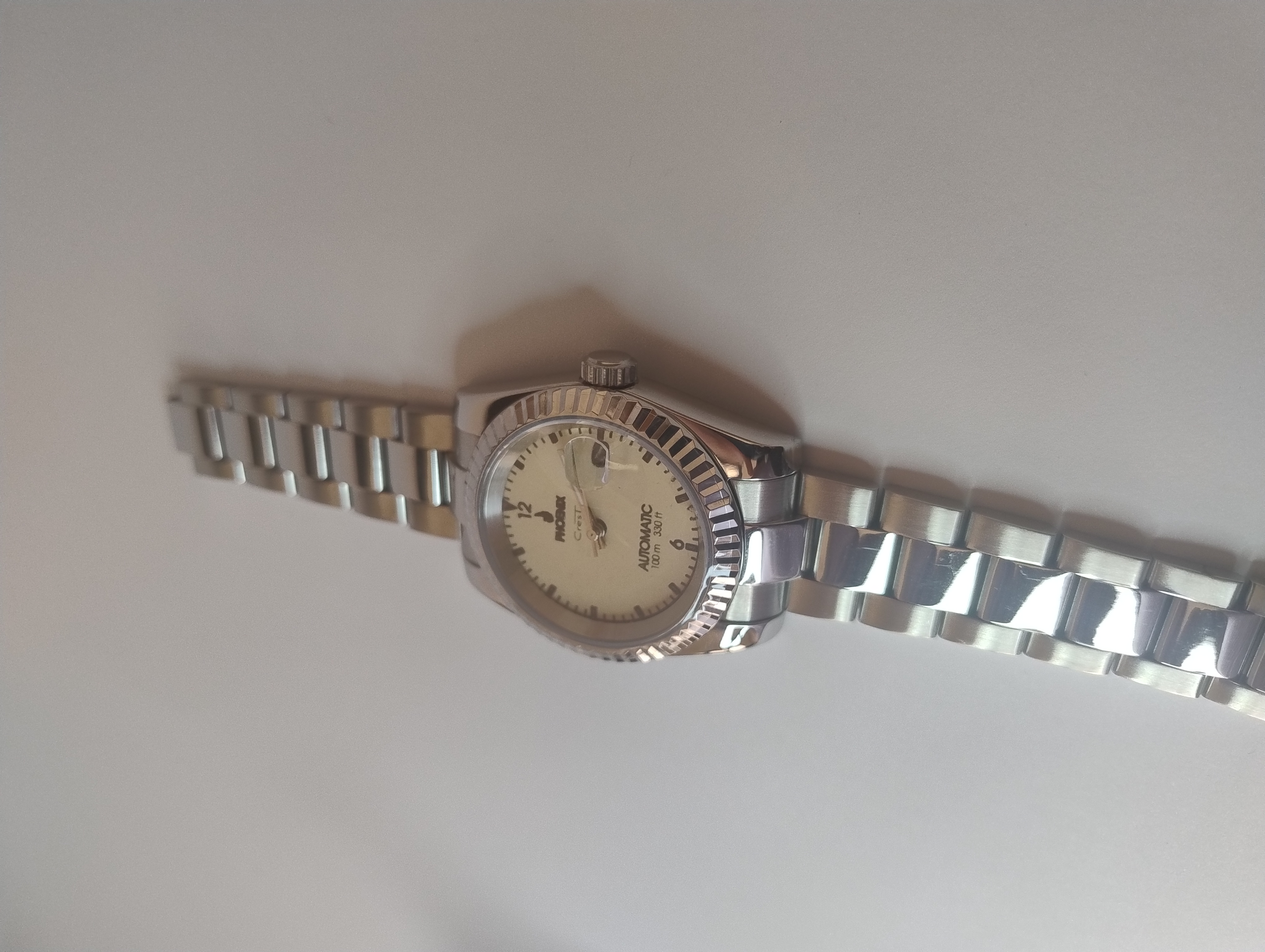 Crest Watch